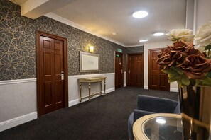 Hallway - The Park Hotel, Sure Hotel Collection by Best Western (Diss)