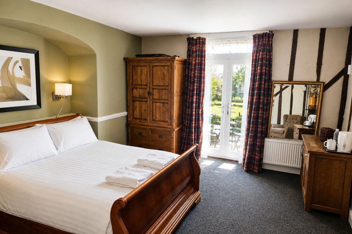 Standard Room, 1 King Bed, Non Smoking, Garden View | Premium bedding, pillowtop beds, in-room safe, desk