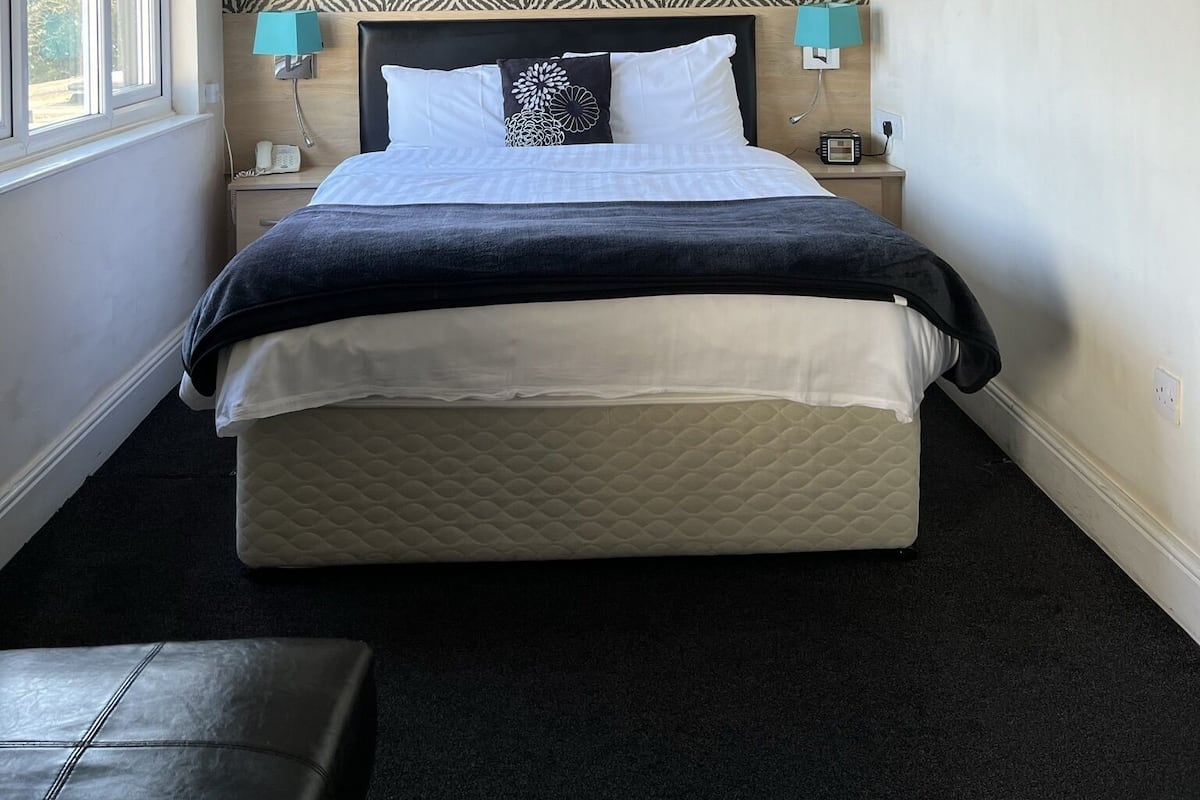 Caja de seguridad en la habitación y decoración personalizada