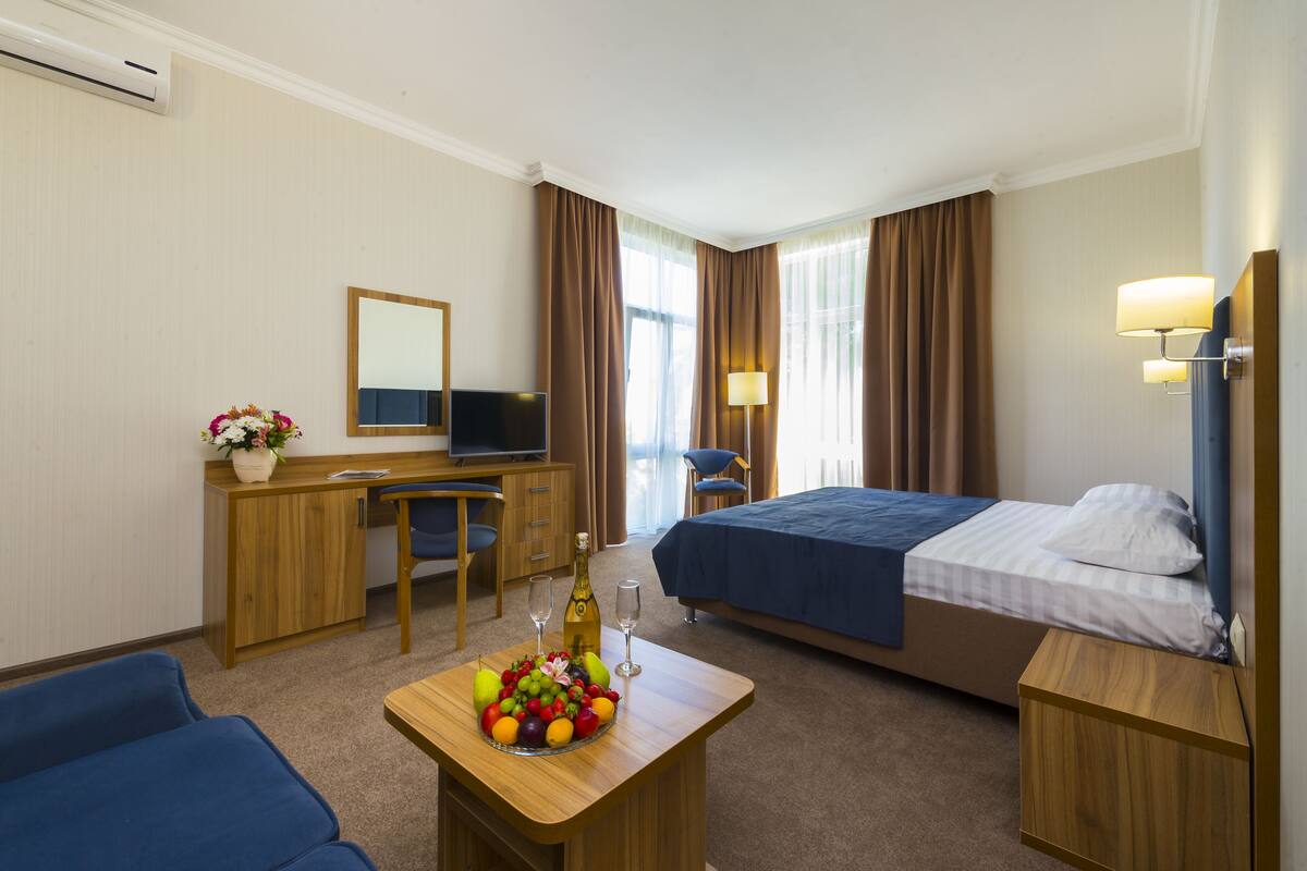 Panoramic Double Room | In-room safe, desk, laptop workspace, blackout drapes