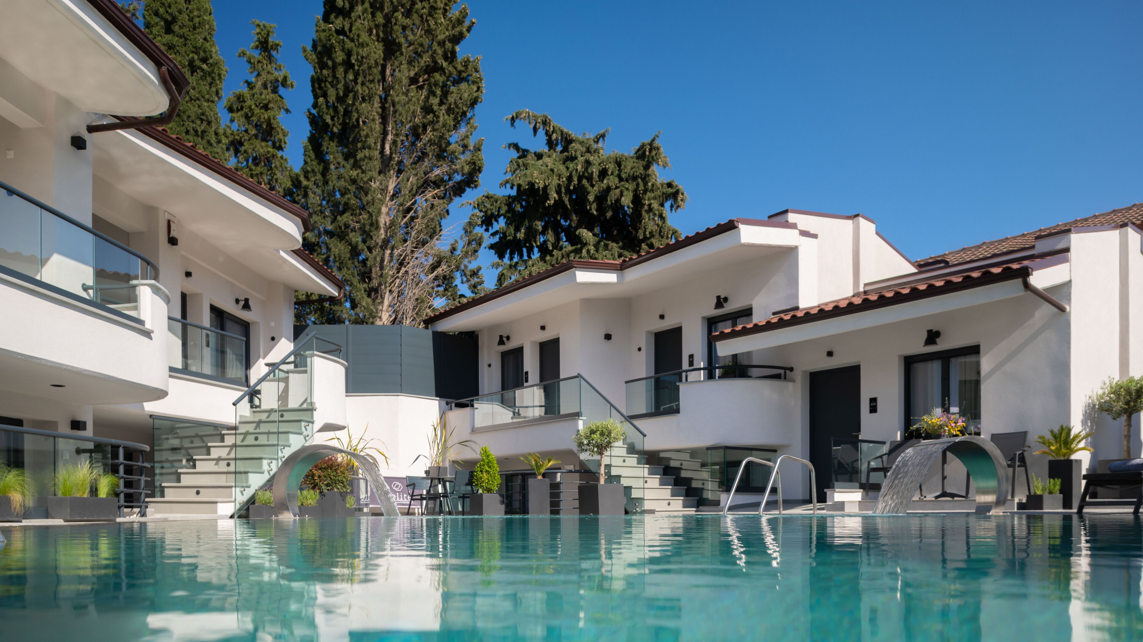 Seasonal outdoor pool, pool umbrellas, sun loungers