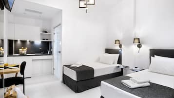 Deluxe Twin Room, 2 Twin Beds | Memory foam beds, in-room safe, soundproofing, WiFi (free)