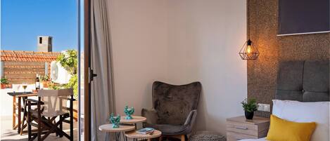 Tabla de planchar con plancha, wifi gratis y ropa de cama