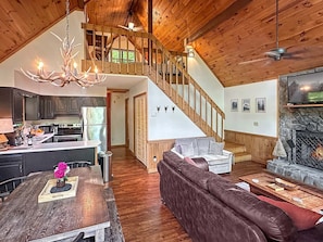 Smart TV, fireplace