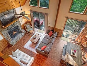 Smart TV, fireplace