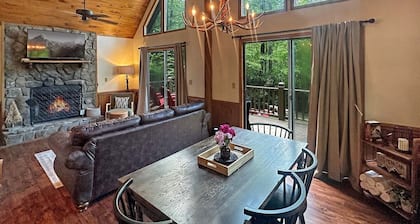 Twin Pines - Free Brewery Tour Passes - Secluded Cabin - Convenient to Fontana