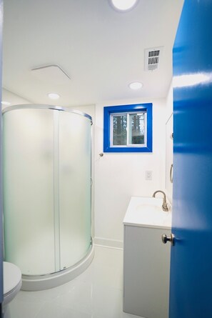 Shower, hair dryer, towels - Santorini Cave Style Cottage with Fenced-in Yard (Chapel Hill)
