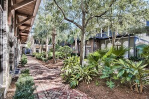 Property grounds - Baytowne Wharf/Sandestin resort - steps to shopping, restaurants, events & fun! (Sandestin)