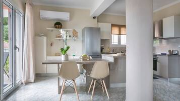 Køleskab, mikrobølgeovn, ovn, kogeplade