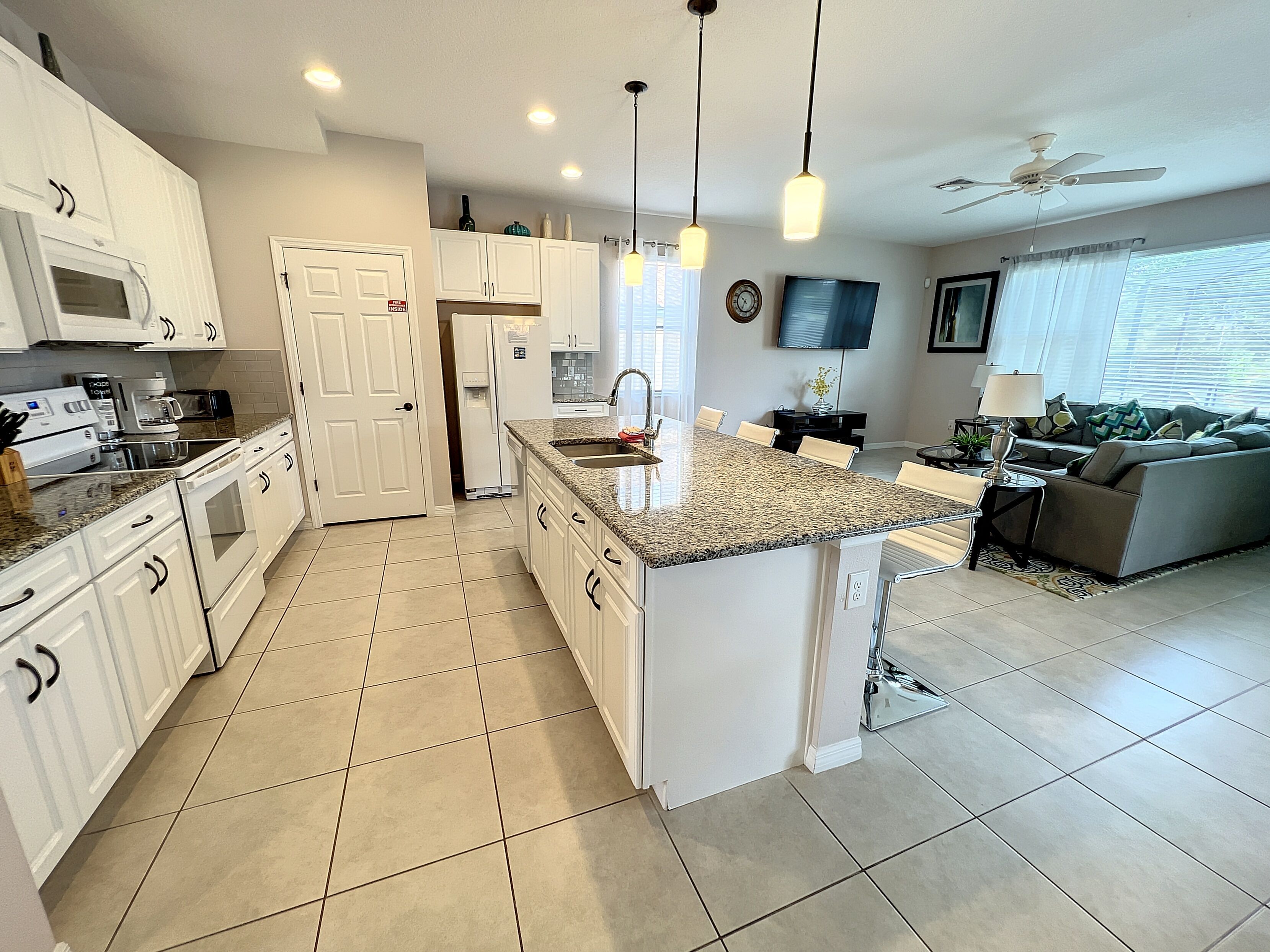 雪櫃、微波爐、焗爐、爐具