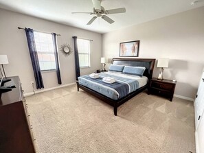 Bureau, fer et planche à repasser, Wi-Fi gratuit, draps fournis