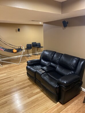 Interior - 4 Bedroom home in the suburbs of Cleveland (Reminderville)