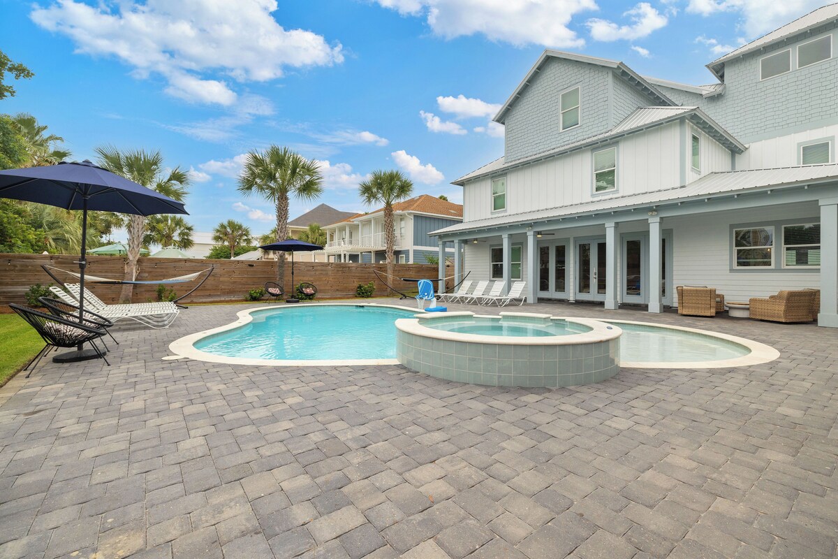 Poseidon's Palace: Luxury Home with Pool+Spa! Golf Cart! 3 Min to Beach
