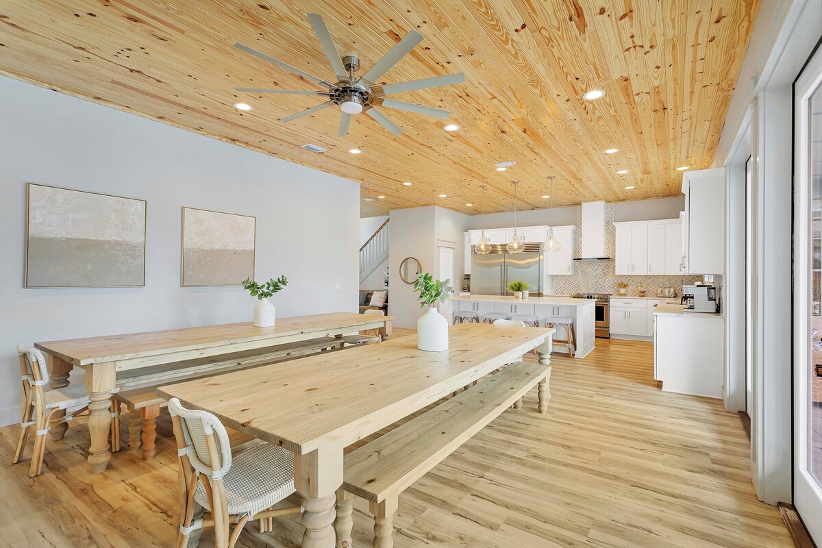Photo 11 of Poseidon's Palace: Luxury Home with Pool+Spa! Golf Cart! 3 Min to Beach
