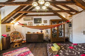 2 bedrooms, in-room safe, iron/ironing board, free WiFi - **Modern meets traditional** APT Tiramola - (Split)