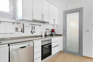 Fridge, microwave, oven, dishwasher - 10 - Top floor apartment with solarium (Torrevieja)