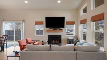 House, 3 Bedrooms | Living room