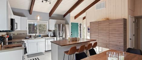 Huis, 4 slaapkamers | Privékeuken | Een koelkast, een oven, een koffiezetapparaat/waterkoker