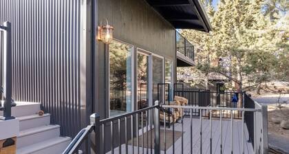 Pet-Friendly Pine Knoll Private Home with Hot Tub and Fire Pit by RedAwning