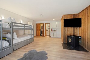 House, 4 Bedrooms | 4 bedrooms, free WiFi - Pet-Friendly Pine Knoll Private Home with Hot Tub and Fire Pit by RedAwning (Bend)
