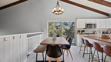 House, 4 Bedrooms | Private kitchen | Fridge, oven, coffee/tea maker, toaster