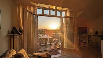 Smart TV, libros, biblioteca de música, estéreo