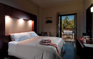 Junior Suite, Terrace | In-room safe, blackout drapes, free WiFi, bed sheets