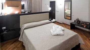 Classic-Doppel- oder -Zweibettzimmer | 1 Schlafzimmer, Zimmersafe, VerdunkelungsvorhÀnge, kostenloses WLAN