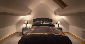 3 bedrooms, free WiFi - Stunning Church conversion close to Blackpool Tower (Blackpool)