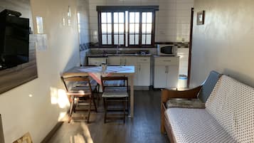 Chalé família | Cozinha privada | Frigobar