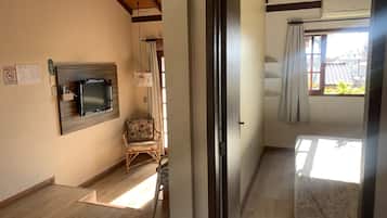 Chalé família | 1 quarto, escrivaninha, cortinas blackout, Wi-Fi de cortesia