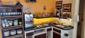 包每日自助早餐