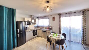 Fridge, microwave, oven, stovetop
