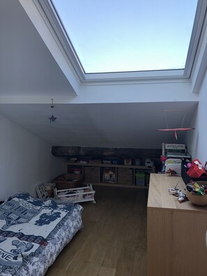 3 bedrooms, free WiFi - Family townhouse near Paris center (Le Pré-Saint-Gervais)