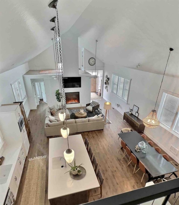 Smart TV, fireplace, books, video library
