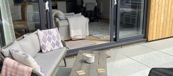 Spacious Cabin Sea/Downs views/ patio 10min walk to Beach/Train St