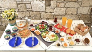 Bao gồm bữa sáng buffet hàng ngày 
