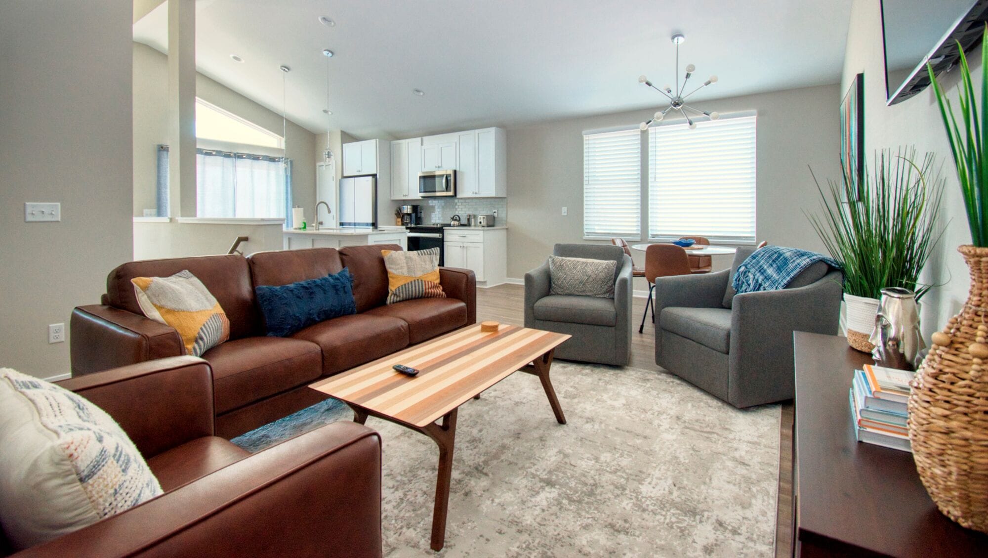 New, modern beach home - dog friendly