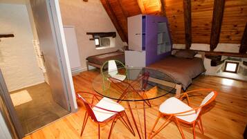 3 chambres, fer et planche à repasser, lit parapluie, Wi-Fi gratuit