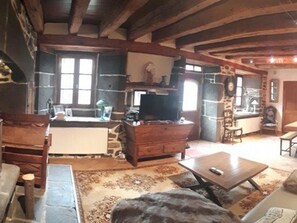 TV, fireplace, books, stereo