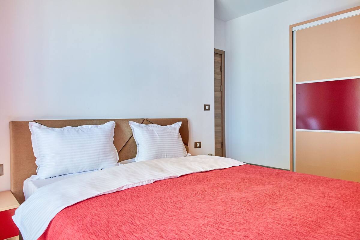 1 habitación, decoración personalizada y muebles diferentes