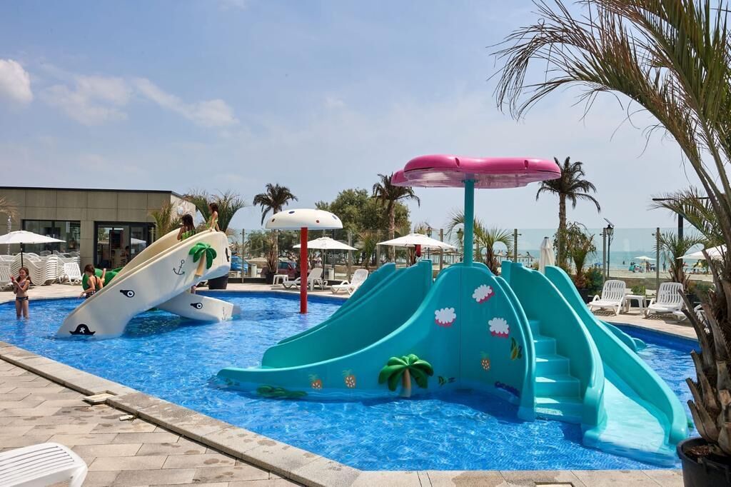 Seasonal outdoor pool