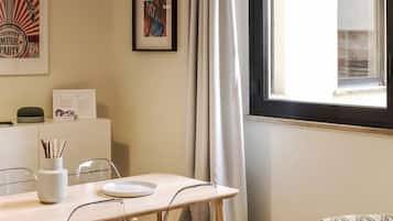 Tabla de planchar con plancha y wifi