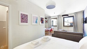 House | WiFi - Mono B (Milan)