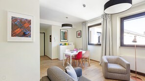 House | WiFi - Mono B (Milan)