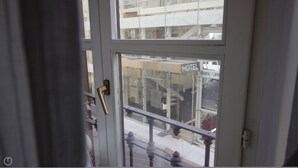 A hotel entrance with a glass door, a brass handle, and a sign indicating the hotel's name. - Italianway Easy - Forcella 11 (Milan)