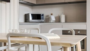 1 habitación, tabla de planchar con plancha y wifi 
