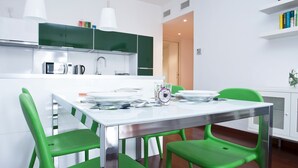 A modern kitchen with a dining table, chairs, and a microwave. - Mi-navp20b1 - Naviglio Pavese 20 II (Milan)
