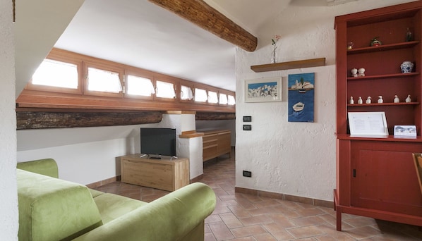 1 bedroom, iron/ironing board