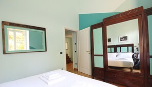 2 chambres, fer et planche à repasser